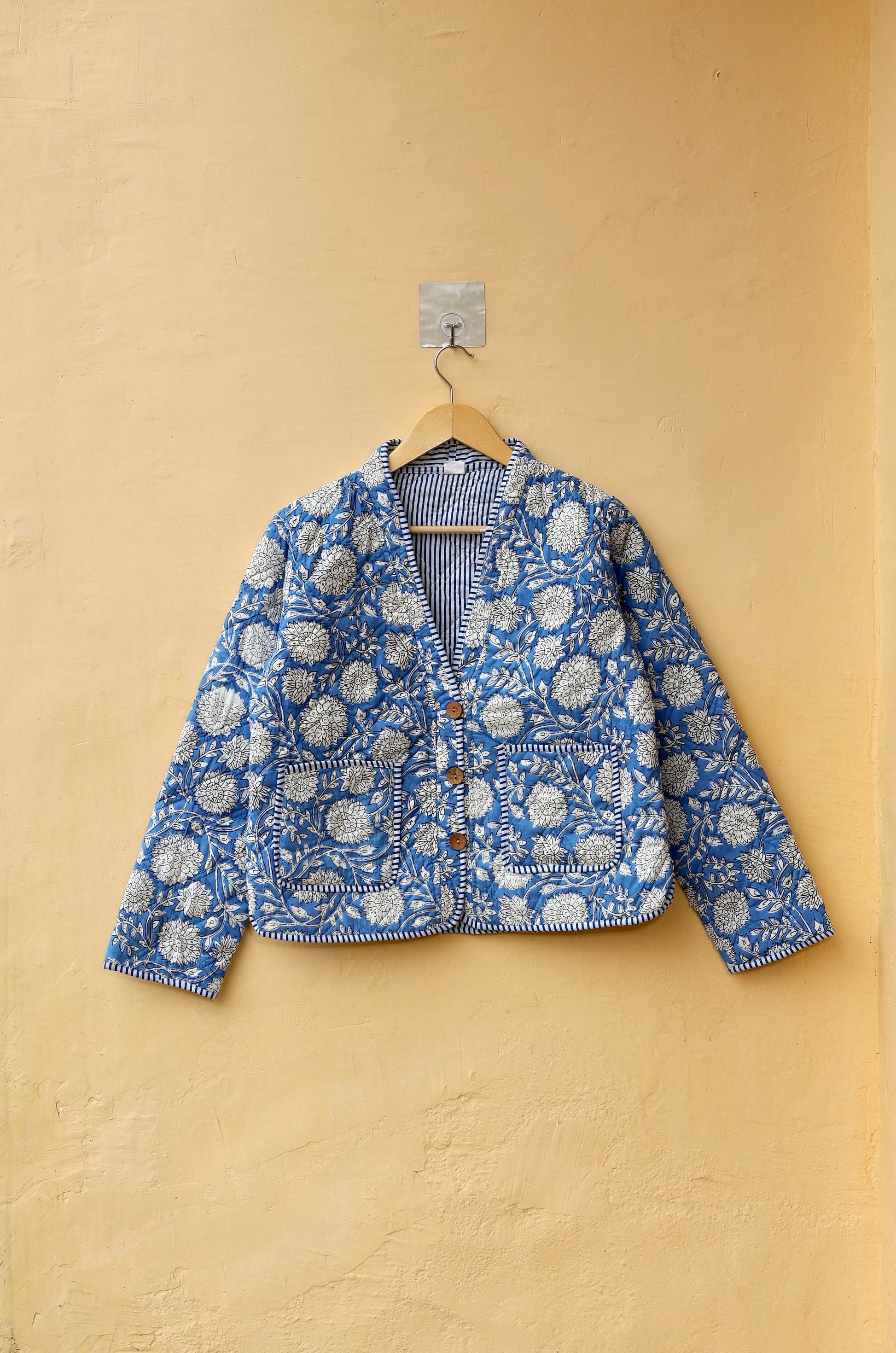 Cotton Quilted Jacket V-Neck, New Style Kantha Blue Floral Hand Block Print Floral Indian Women's Clothing Coat, Boho Jacket Gift for Her