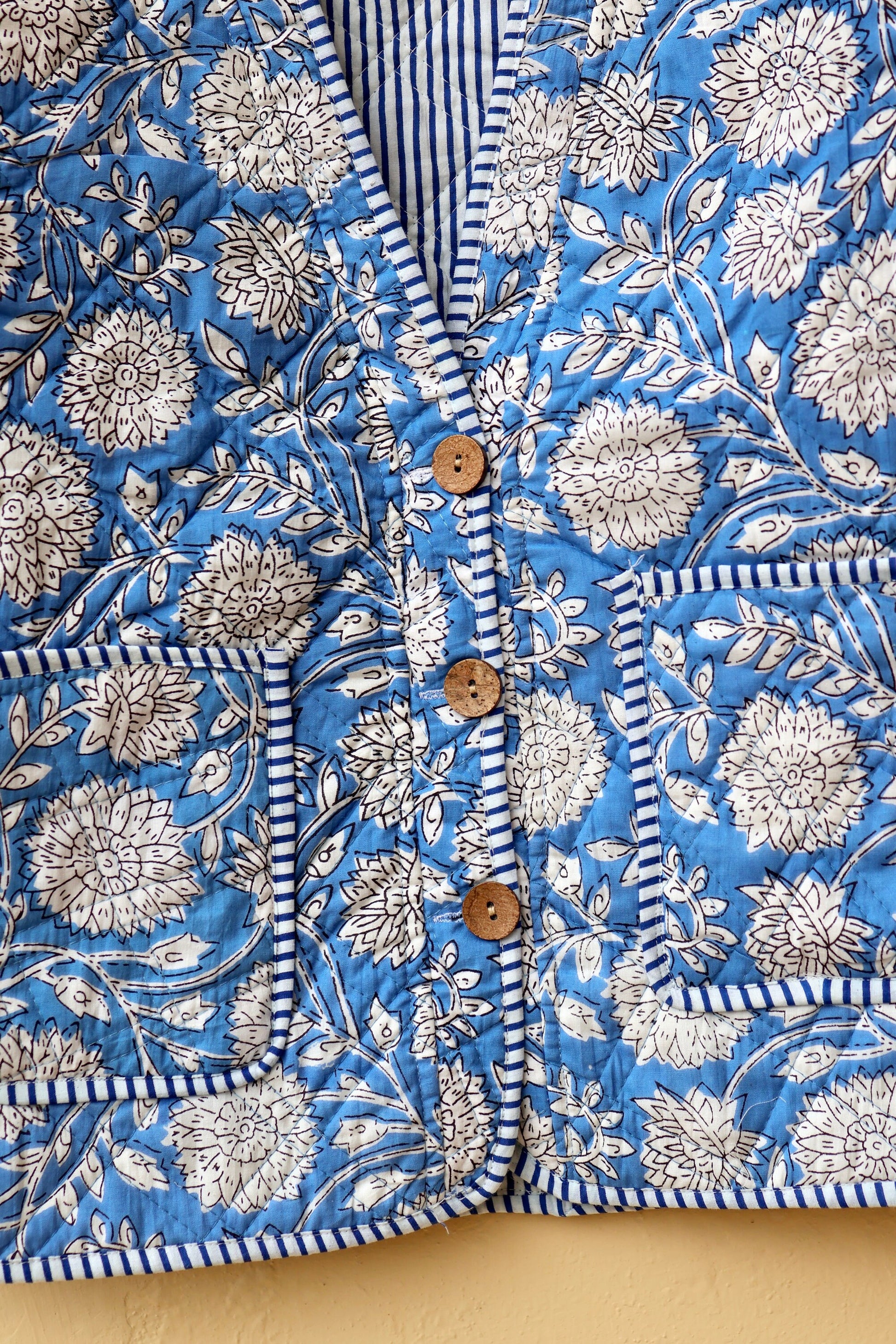 Cotton Quilted Jacket V-Neck, New Style Kantha Blue Floral Hand Block Print Floral Indian Women's Clothing Coat, Boho Jacket Gift for Her