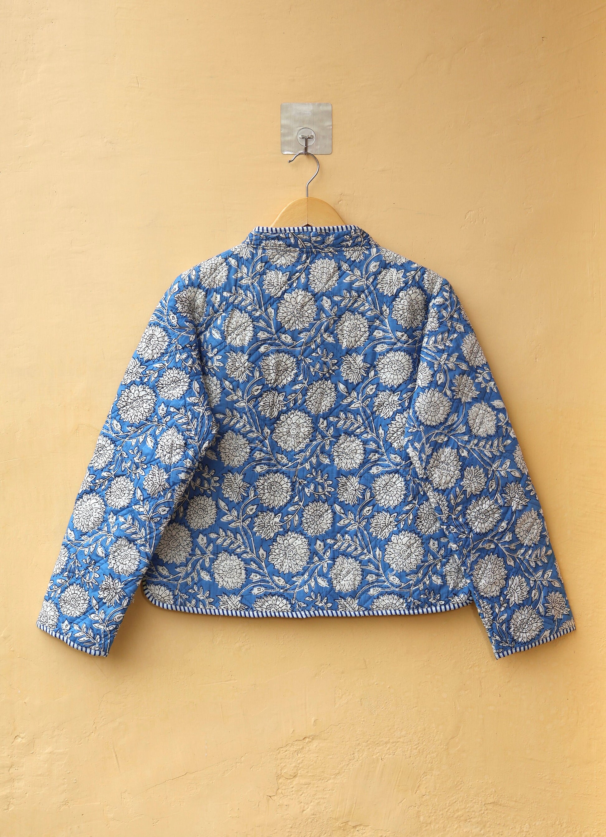 Cotton Quilted Jacket V-Neck, New Style Kantha Blue Floral Hand Block Print Floral Indian Women's Clothing Coat, Boho Jacket Gift for Her