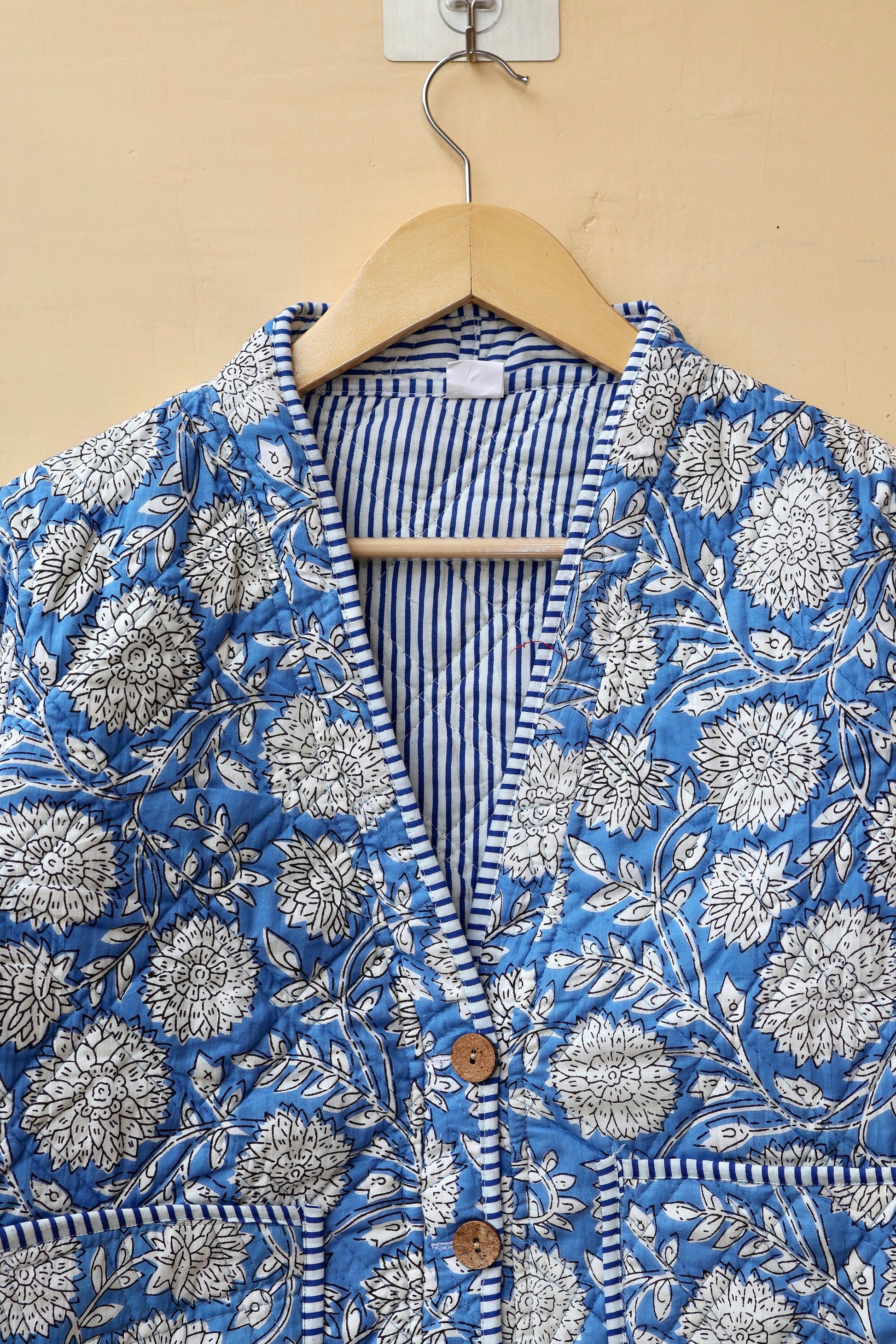 Cotton Quilted Jacket V-Neck, New Style Kantha Blue Floral Hand Block Print Floral Indian Women's Clothing Coat, Boho Jacket Gift for Her