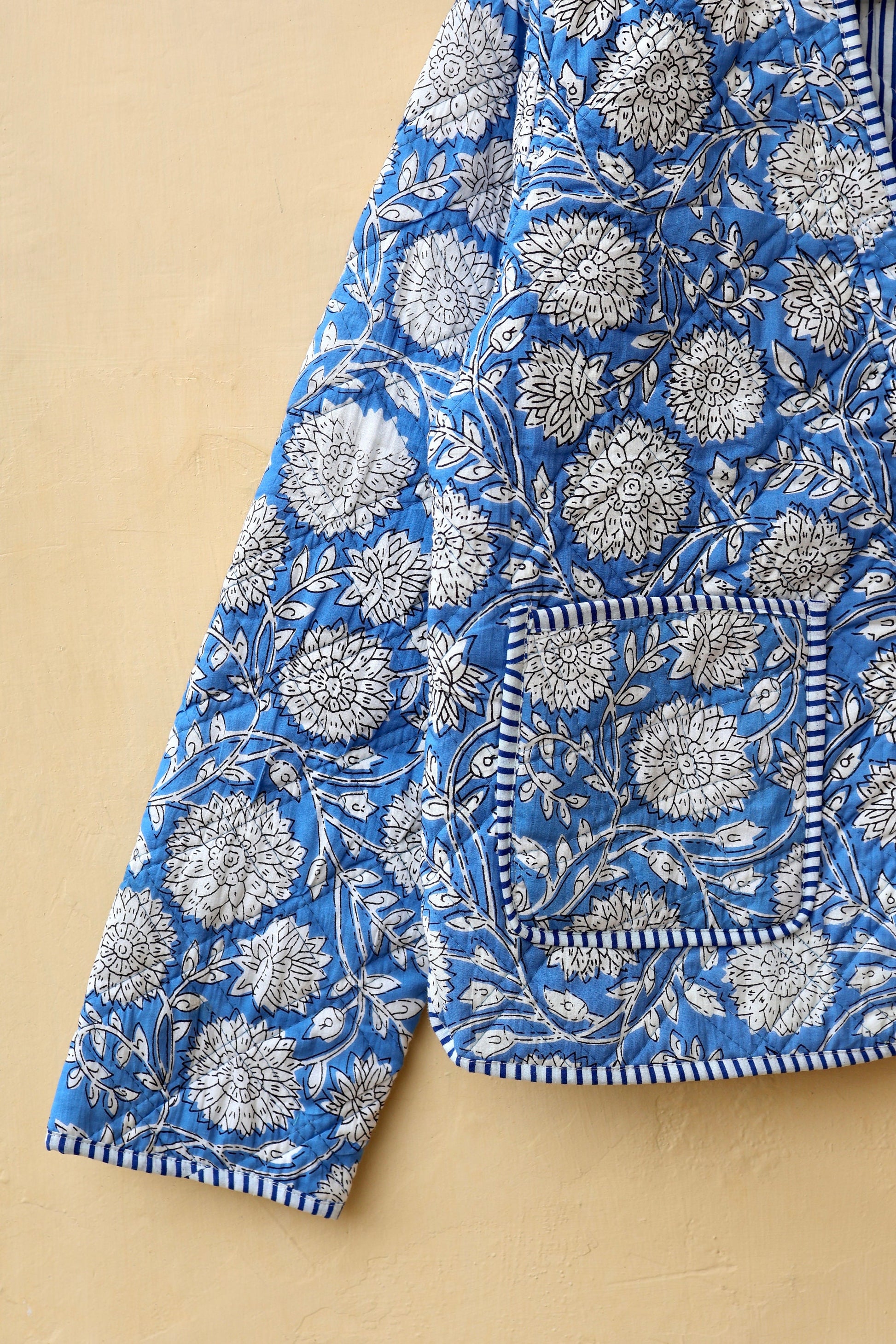 Cotton Quilted Jacket V-Neck, New Style Kantha Blue Floral Hand Block Print Floral Indian Women's Clothing Coat, Boho Jacket Gift for Her