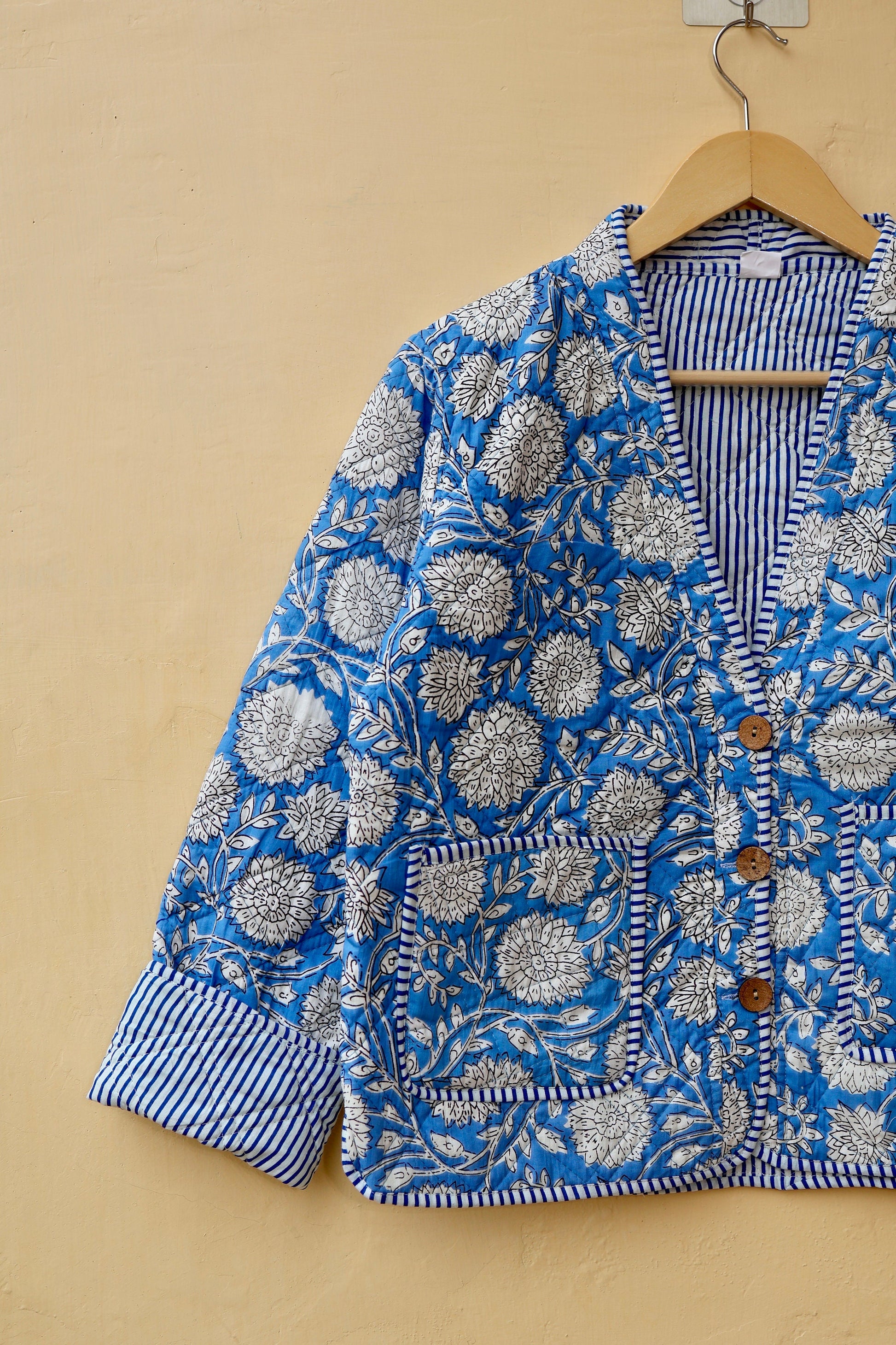 Cotton Quilted Jacket V-Neck, New Style Kantha Blue Floral Hand Block Print Floral Indian Women's Clothing Coat, Boho Jacket Gift for Her