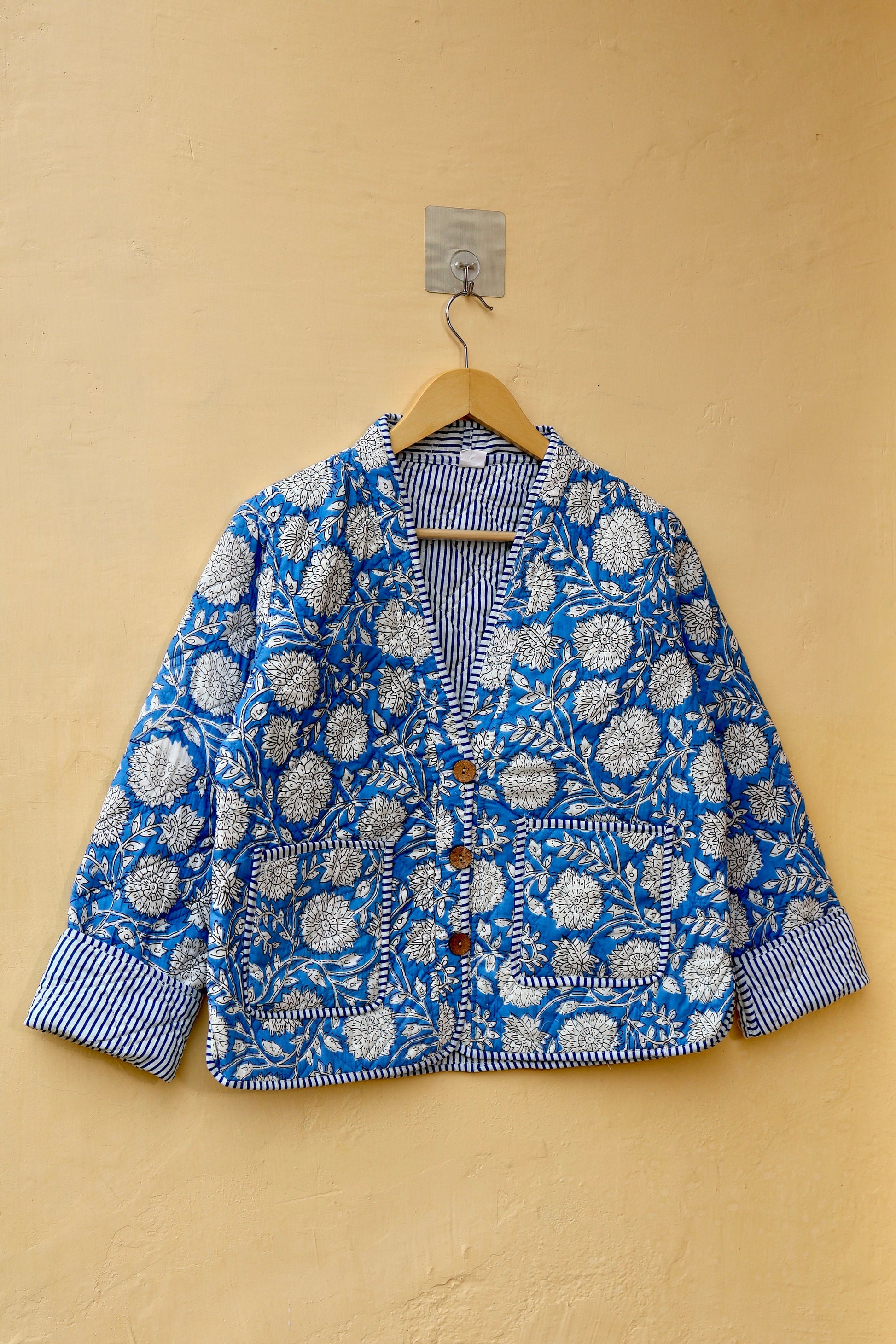 Cotton Quilted Jacket V-Neck, New Style Kantha Blue Floral Hand Block Print Floral Indian Women's Clothing Coat, Boho Jacket Gift for Her
