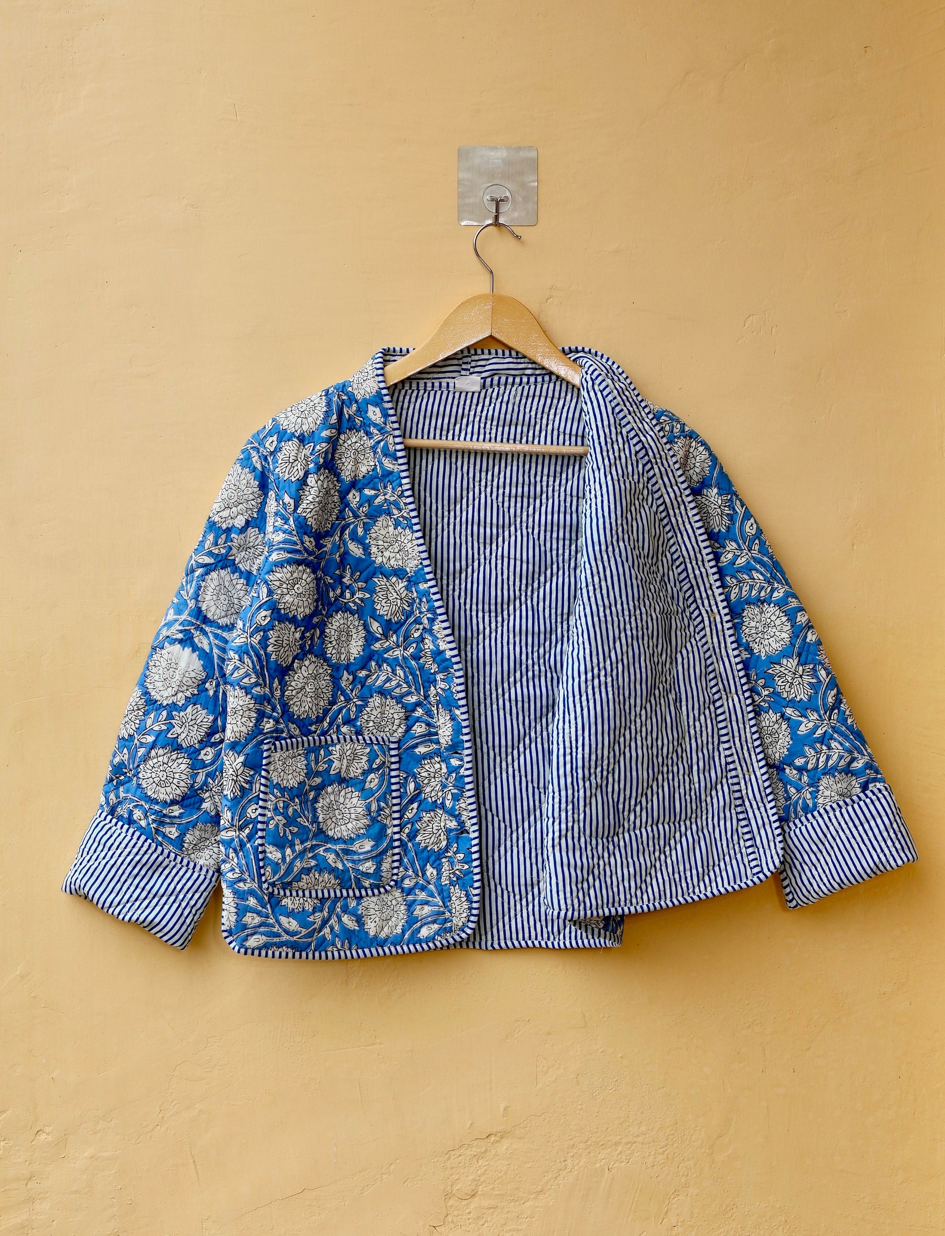 Cotton Quilted Jacket V-Neck, New Style Kantha Blue Floral Hand Block Print Floral Indian Women's Clothing Coat, Boho Jacket Gift for Her