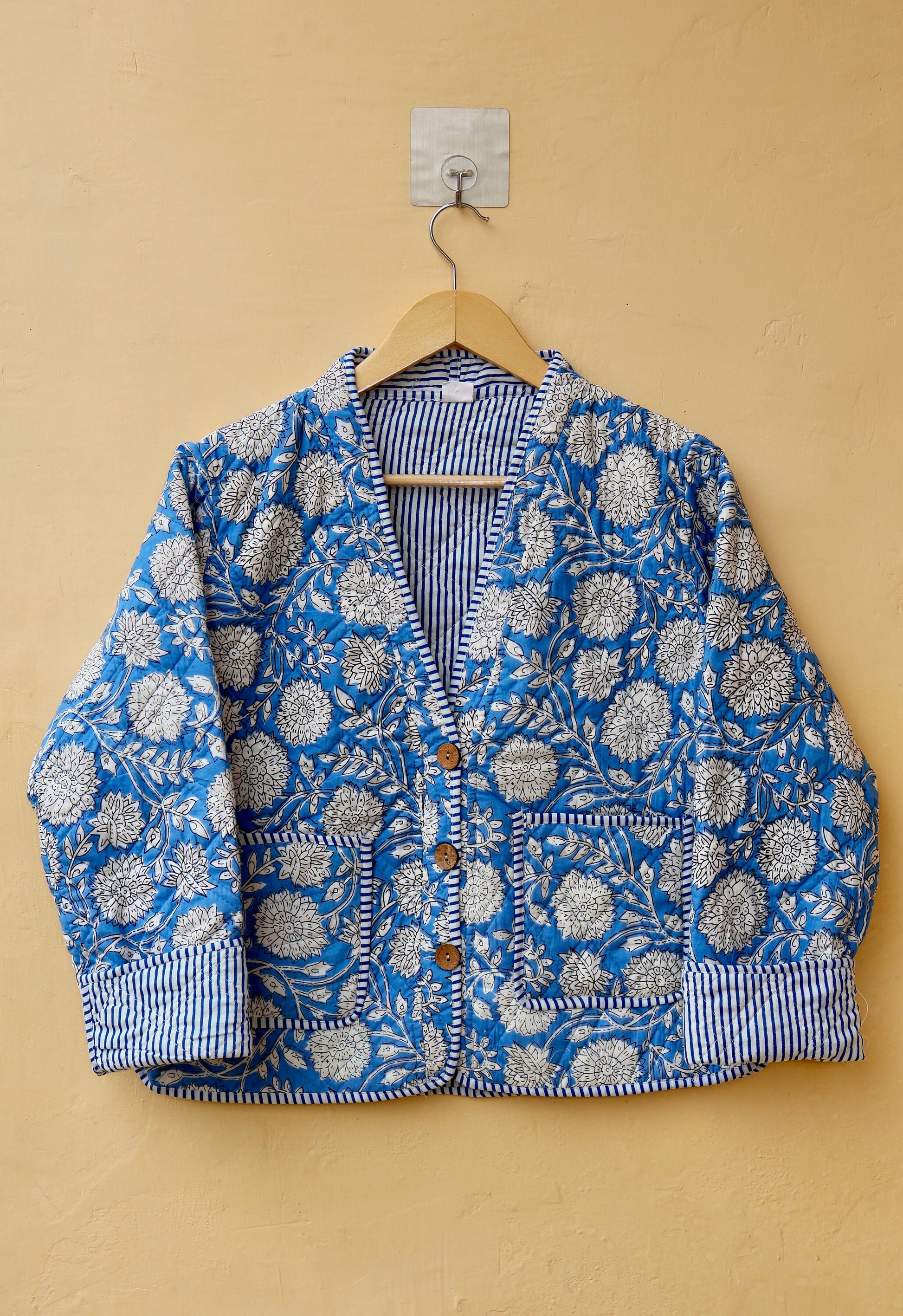 Cotton Quilted Jacket V-Neck, New Style Kantha Blue Floral Hand Block Print Floral Indian Women's Clothing Coat, Boho Jacket Gift for Her