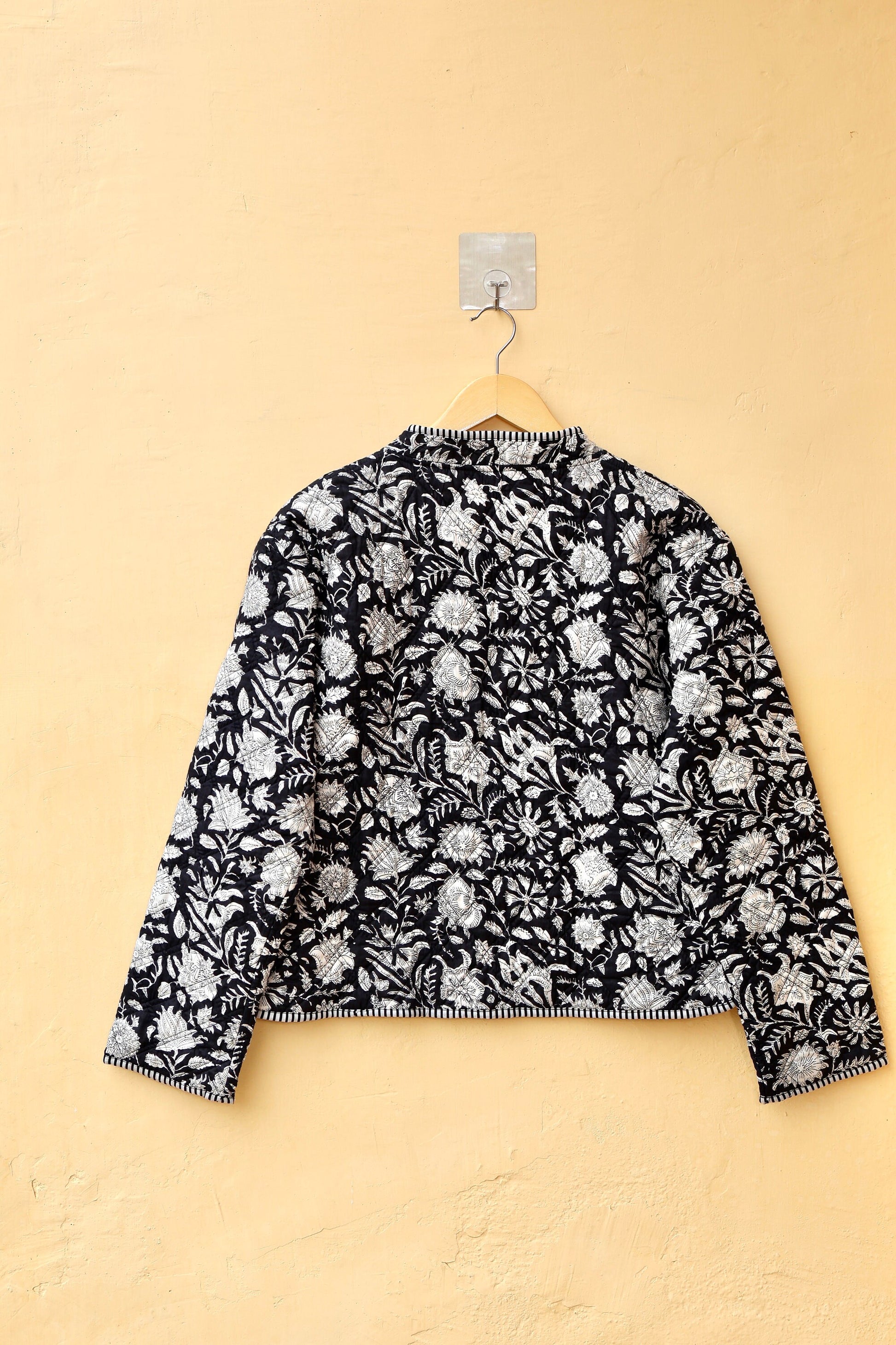 Indian Handmade Quilted Cotton Jacket, V-Neck Reversible Women's Vintage Black Floral Kimono Boho Coat, Spring Jacket Gift for Her