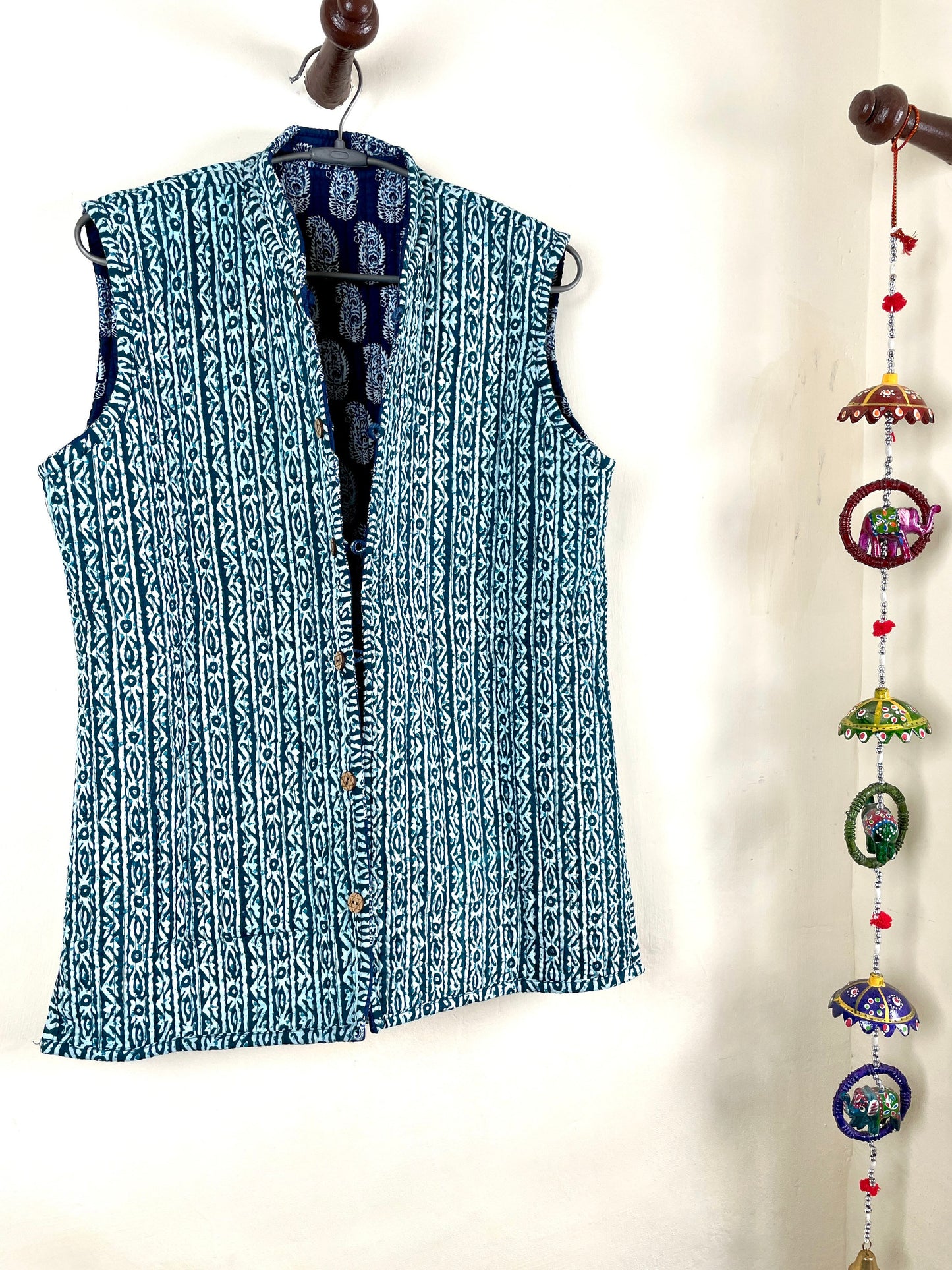 Indian Handmade Quilted Cotton Sleeveless Jacket Blue & White Stylish Women's Coat, Reversible Jacket for Her