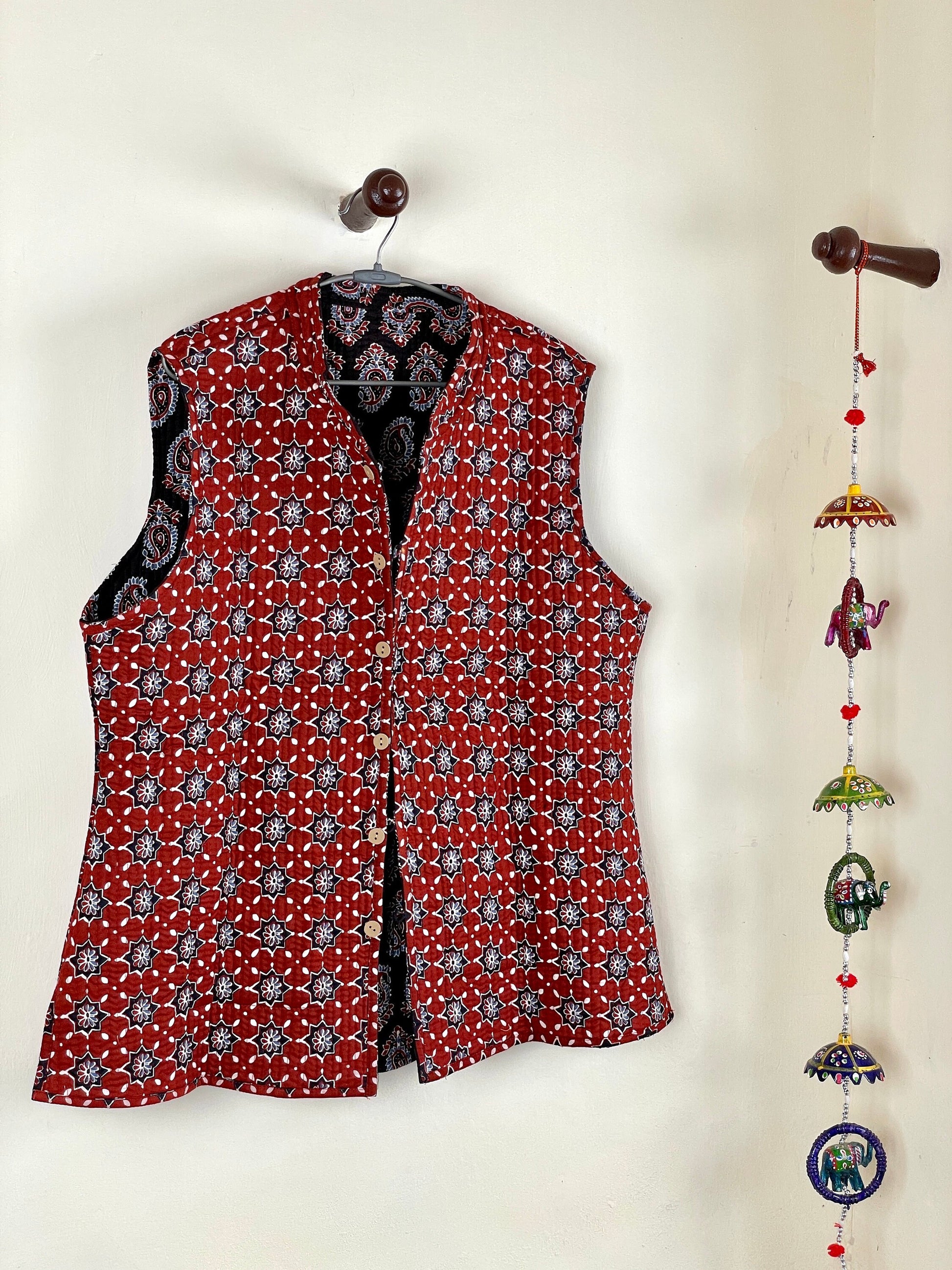 Indian Handmade Quilted Cotton Sleeveless Jacket Black & Red Stylish Women's Vest, Reversible Waistcoat for Her