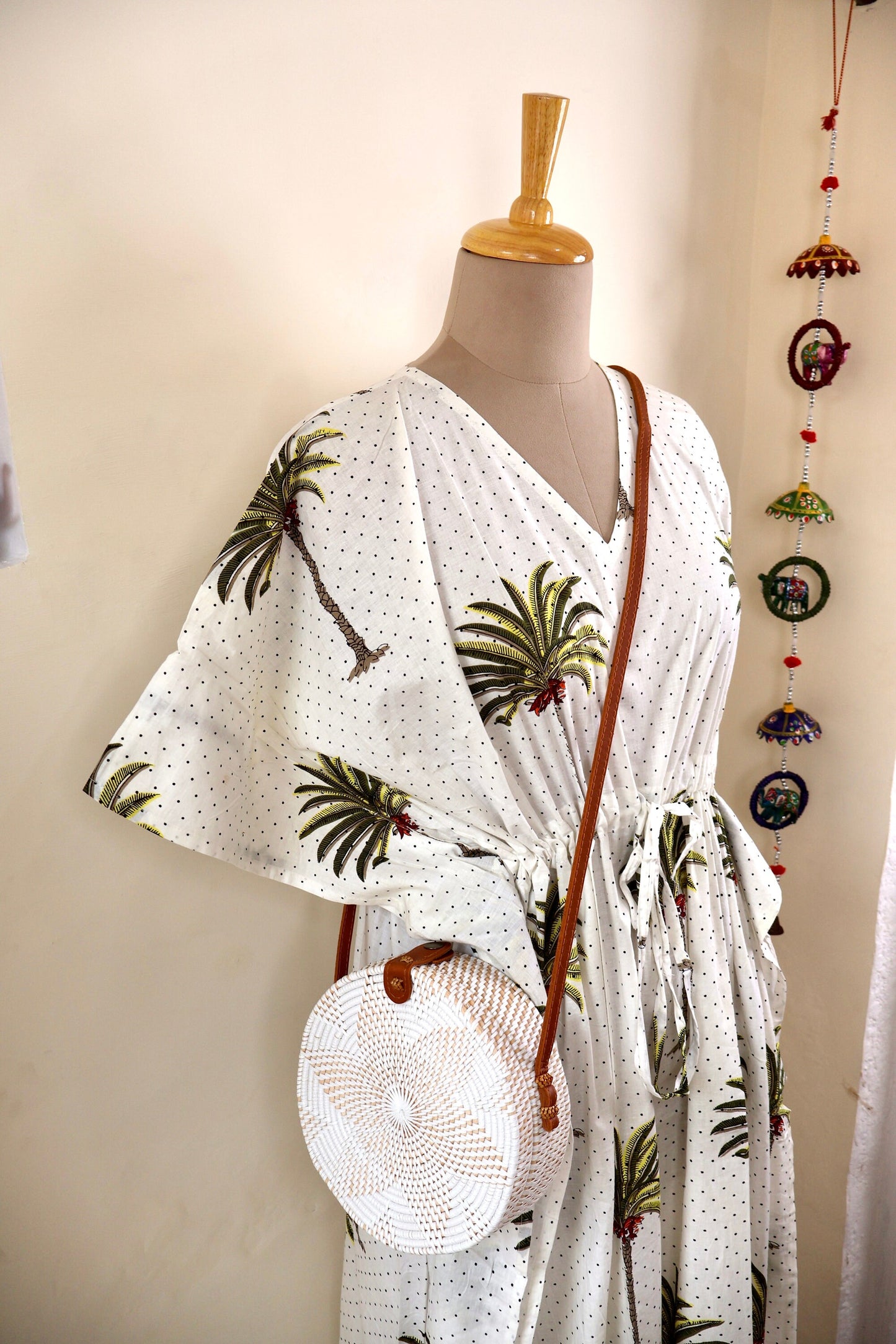 Round Rattan Bag with Flower Weaving, Bali Bag Handwoven Crossbody Purse, Braided Straw Bag, Bali Sling Bags, Rattan Bags, Gift for her