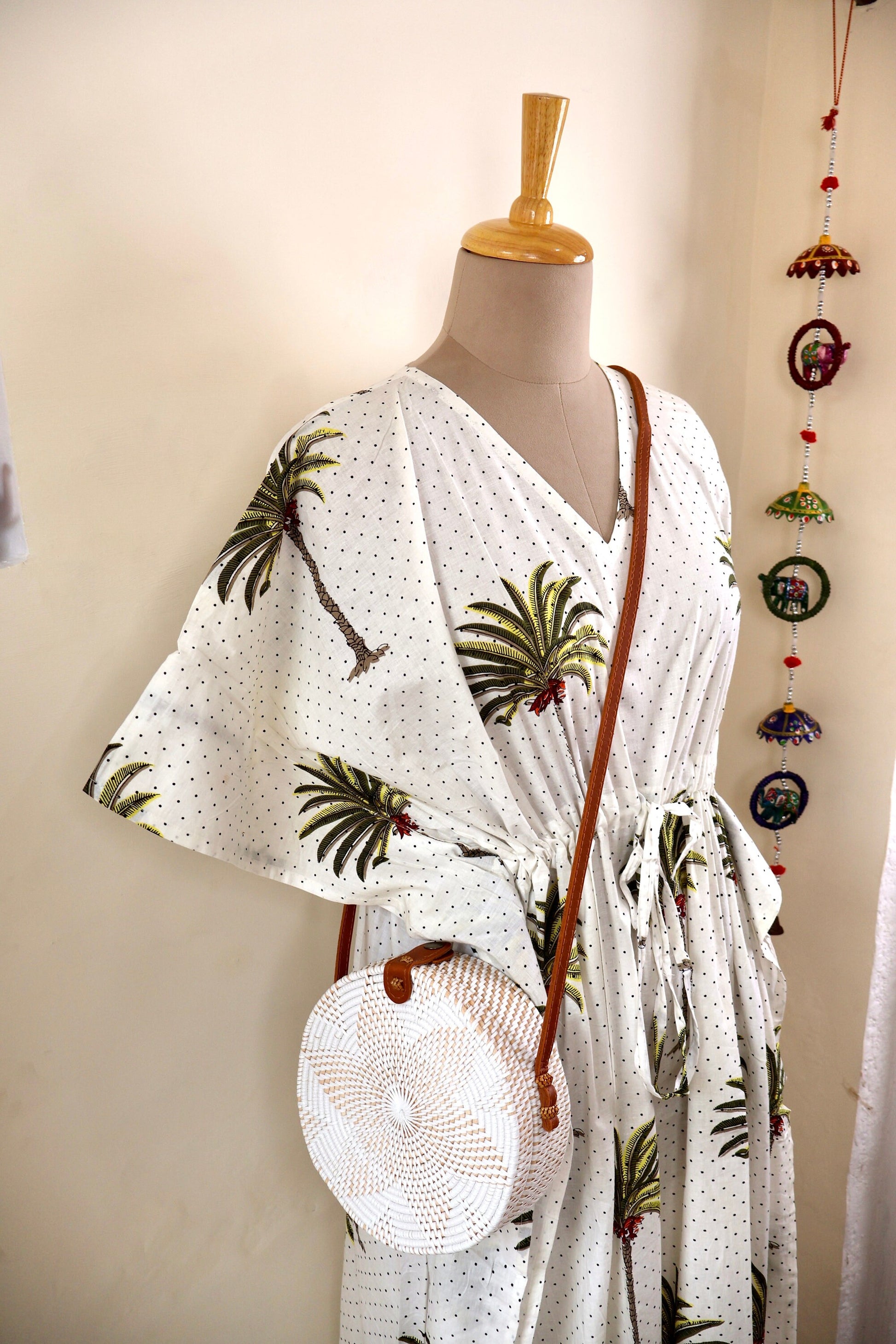 Round Rattan Bag with Flower Weaving, Bali Bag Handwoven Crossbody Purse, Braided Straw Bag, Bali Sling Bags, Rattan Bags, Gift for her