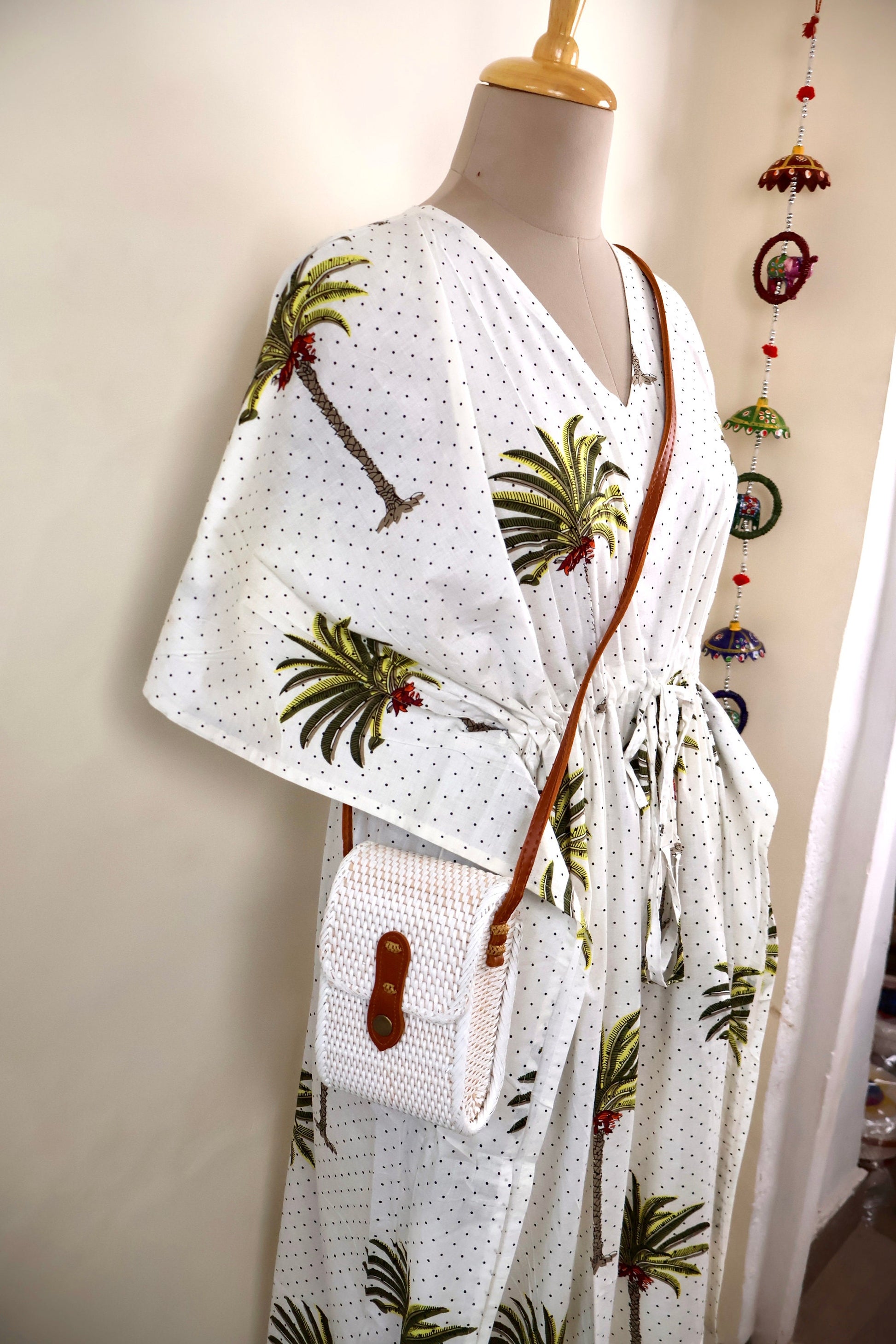 Small Handwoven Rattan Bali Bag, Shoulder Bag, Crossbody Purse for Mobile Phone, Braided Straw Bag, Bohemian Style Rattan Bags, Gift for her