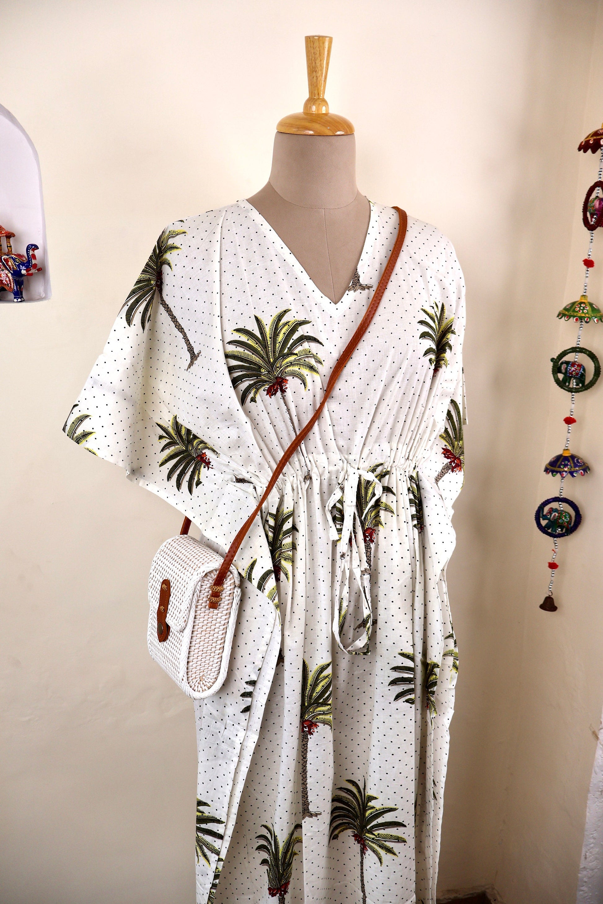 Small Handwoven Rattan Bali Bag, Shoulder Bag, Crossbody Purse for Mobile Phone, Braided Straw Bag, Bohemian Style Rattan Bags, Gift for her